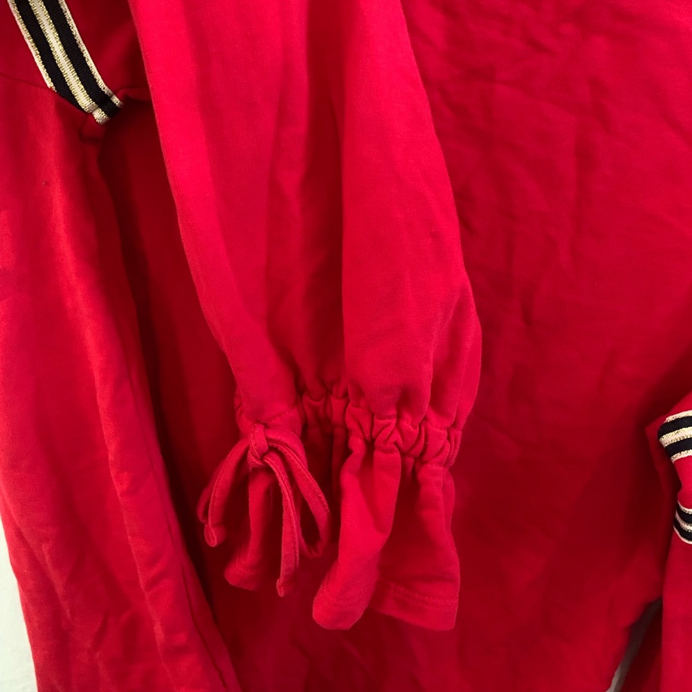 Red Top - Picture 4 of 5